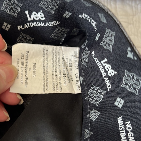 NWT size 16 petite pants - Picture 6 of 6